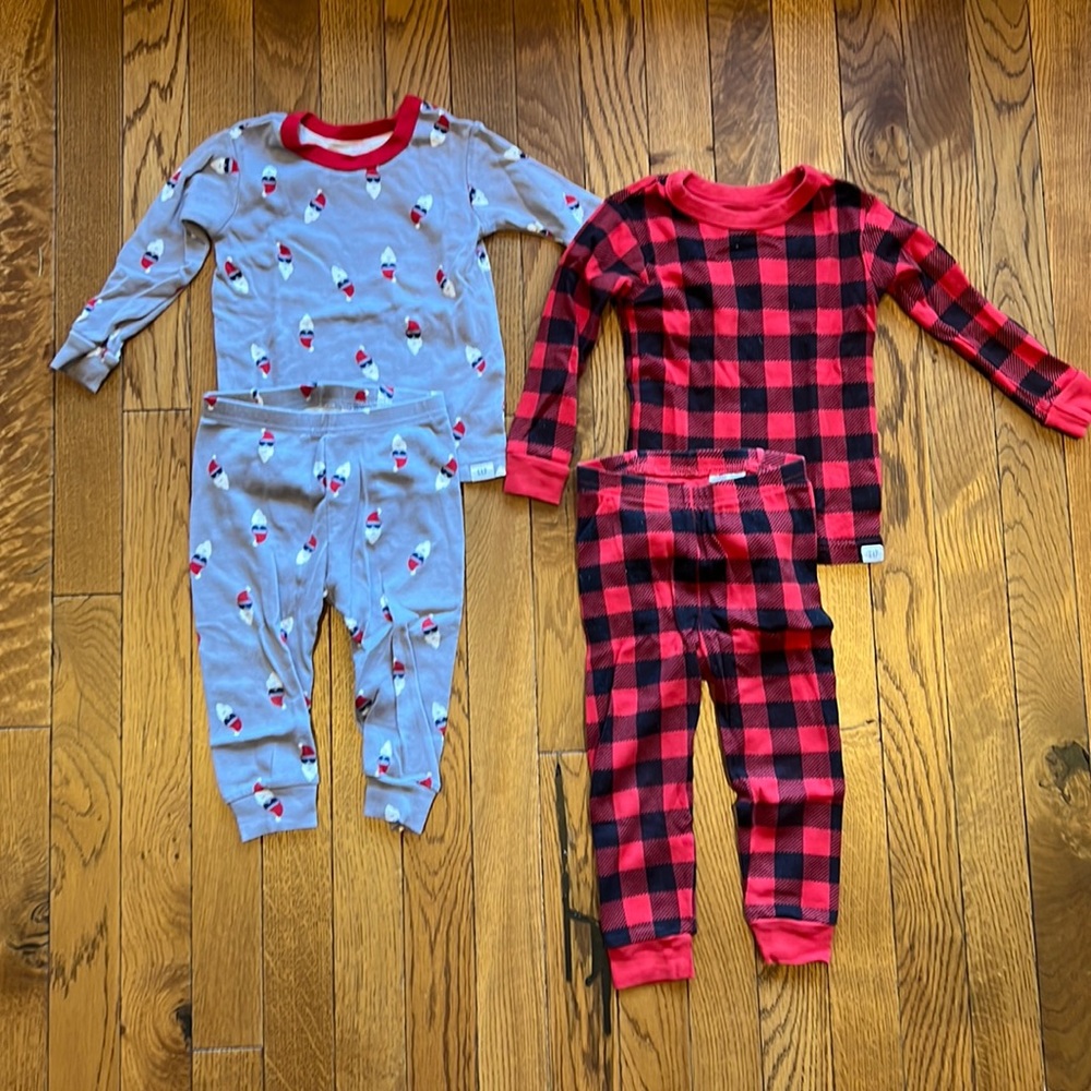 Gap Christmas theme pajamas set. 18-24 months.